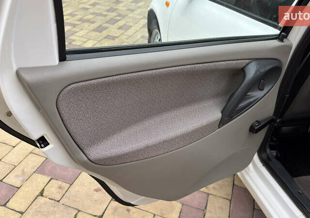 Белый ВАЗ 1117 Калина, объемом двигателя 1.4 л и пробегом 19 тыс. км за 3590 $, фото 114 на Automoto.ua