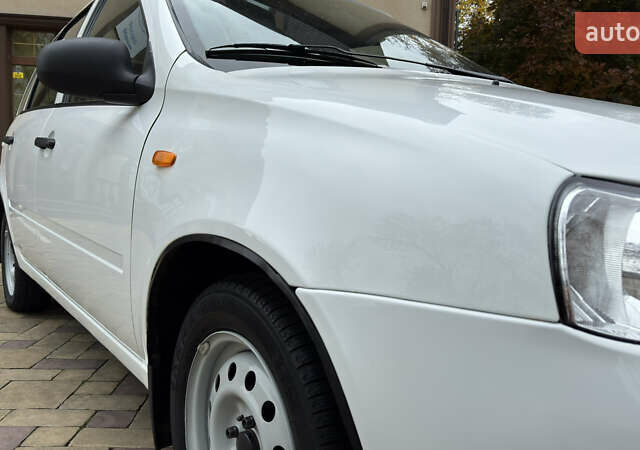 Белый ВАЗ 1117 Калина, объемом двигателя 1.4 л и пробегом 19 тыс. км за 3590 $, фото 25 на Automoto.ua