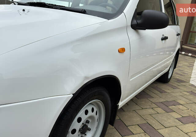 Белый ВАЗ 1117 Калина, объемом двигателя 1.4 л и пробегом 19 тыс. км за 3599 $, фото 74 на Automoto.ua