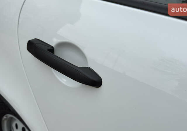 Белый ВАЗ 1117 Калина, объемом двигателя 1.4 л и пробегом 19 тыс. км за 3590 $, фото 43 на Automoto.ua