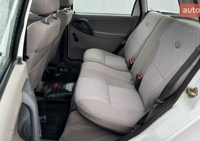 ВАЗ 1117 Калина 2009 в Кременчуге на Automoto.ua Белый ВАЗ 1117 Калина, объемом двигателя 1.4 л и пробегом 19 тыс. км за 3950 $, фото 107 на Automoto.ua