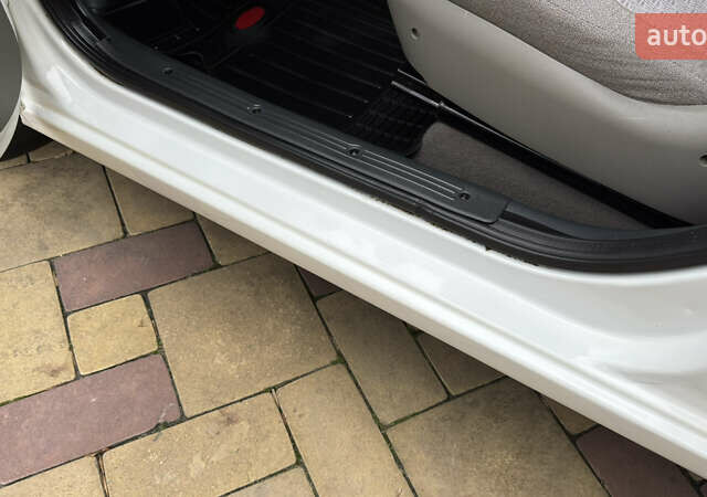 Белый ВАЗ 1117 Калина, объемом двигателя 1.4 л и пробегом 19 тыс. км за 3700 $, фото 84 на Automoto.ua