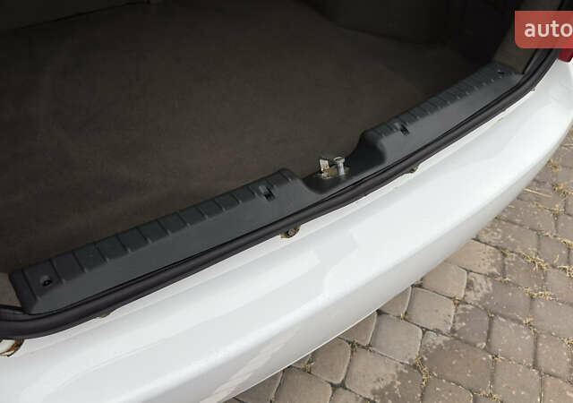 ВАЗ 1117 Калина 2009 в Кременчуге на Automoto.ua Белый ВАЗ 1117 Калина, объемом двигателя 1.4 л и пробегом 19 тыс. км за 3950 $, фото 146 на Automoto.ua