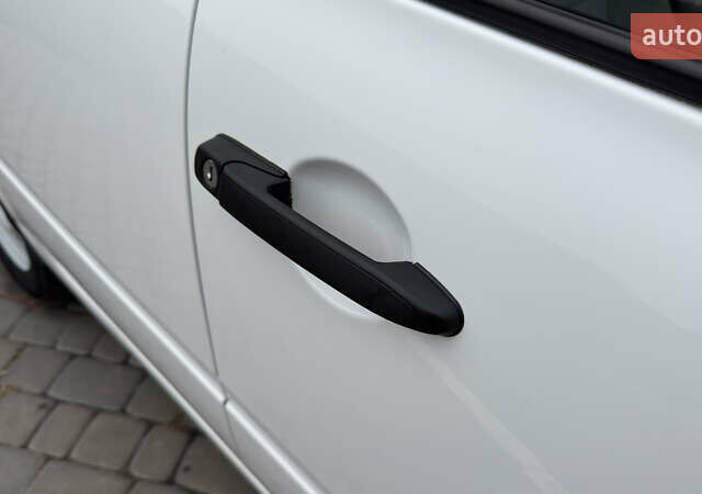 ВАЗ 1117 Калина 2009 в Кременчуге на Automoto.ua Белый ВАЗ 1117 Калина, объемом двигателя 1.4 л и пробегом 19 тыс. км за 3950 $, фото 41 на Automoto.ua