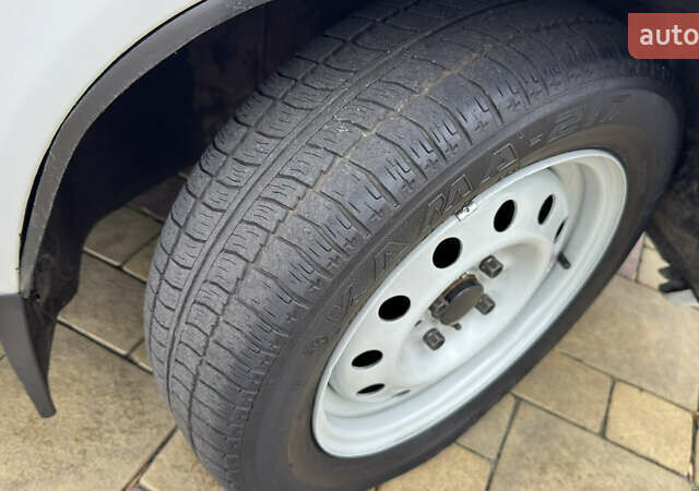 Белый ВАЗ 1117 Калина, объемом двигателя 1.4 л и пробегом 19 тыс. км за 3700 $, фото 170 на Automoto.ua