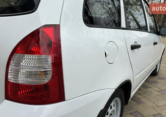 Белый ВАЗ 1117 Калина, объемом двигателя 1.4 л и пробегом 19 тыс. км за 3700 $, фото 47 на Automoto.ua