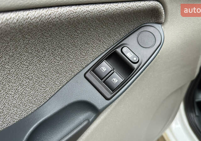 Білий ВАЗ 1117 Калина, об'ємом двигуна 1.4 л та пробігом 19 тис. км за 3590 $, фото 82 на Automoto.ua