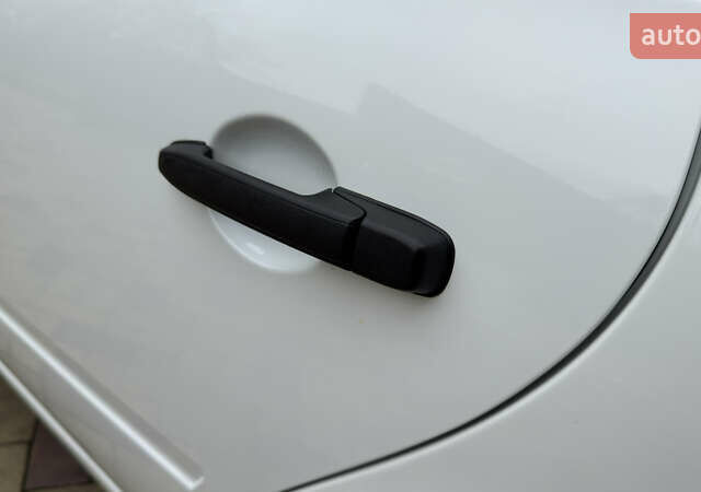 Белый ВАЗ 1117 Калина, объемом двигателя 1.4 л и пробегом 19 тыс. км за 3700 $, фото 70 на Automoto.ua