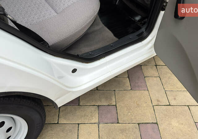 Белый ВАЗ 1117 Калина, объемом двигателя 1.4 л и пробегом 19 тыс. км за 3590 $, фото 127 на Automoto.ua