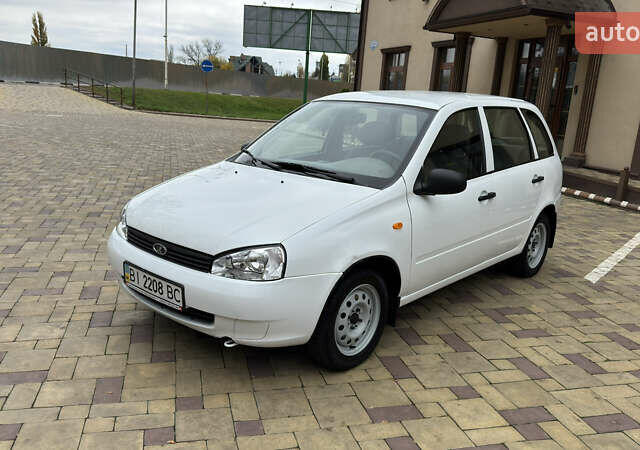 Белый ВАЗ 1117 Калина, объемом двигателя 1.4 л и пробегом 19 тыс. км за 3599 $, фото 1 на Automoto.ua
