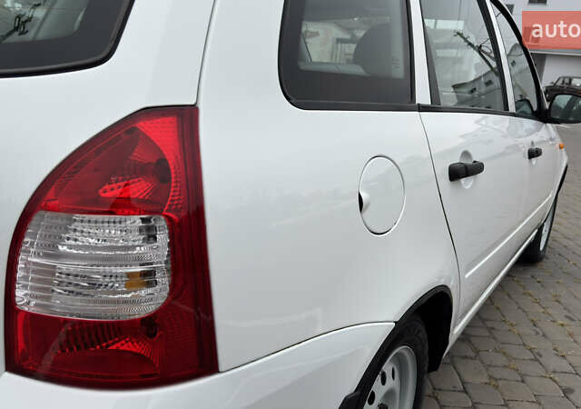 ВАЗ 1117 Калина 2009 в Кременчуге на Automoto.ua Белый ВАЗ 1117 Калина, объемом двигателя 1.4 л и пробегом 19 тыс. км за 3950 $, фото 45 на Automoto.ua