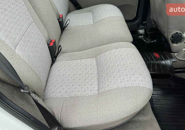 ВАЗ 1117 Калина 2009 в Кременчуге на Automoto.ua Белый ВАЗ 1117 Калина, объемом двигателя 1.4 л и пробегом 19 тыс. км за 3950 $, фото 119 на Automoto.ua