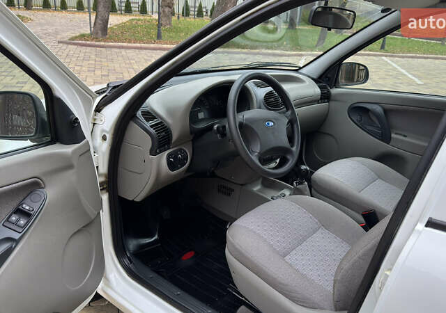 Білий ВАЗ 1117 Калина, об'ємом двигуна 1.4 л та пробігом 19 тис. км за 3950 $, фото 86 на Automoto.ua