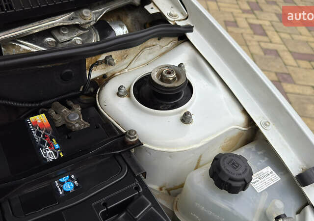 Белый ВАЗ 1117 Калина, объемом двигателя 1.4 л и пробегом 19 тыс. км за 3599 $, фото 165 на Automoto.ua