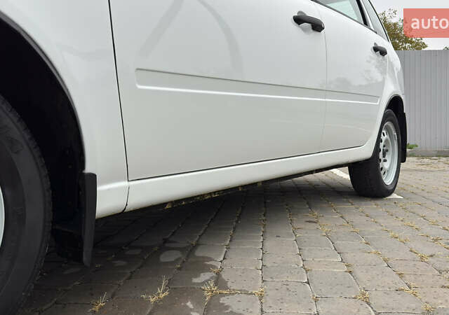 ВАЗ 1117 Калина 2009 в Кременчуге на Automoto.ua Белый ВАЗ 1117 Калина, объемом двигателя 1.4 л и пробегом 19 тыс. км за 3950 $, фото 76 на Automoto.ua