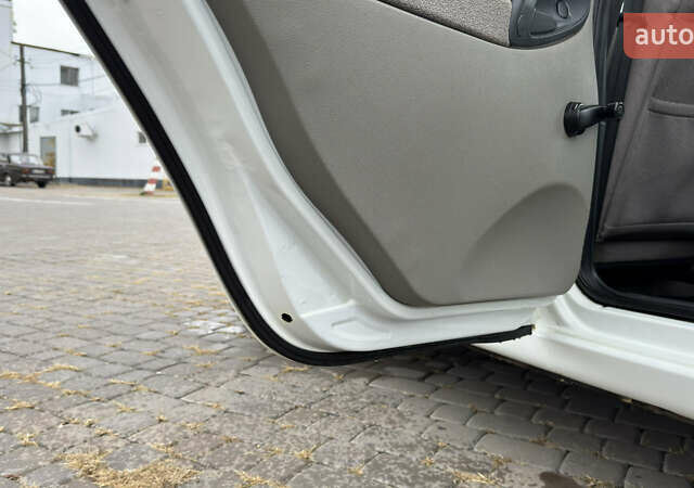 ВАЗ 1117 Калина 2009 в Кременчуге на Automoto.ua Белый ВАЗ 1117 Калина, объемом двигателя 1.4 л и пробегом 19 тыс. км за 3950 $, фото 106 на Automoto.ua