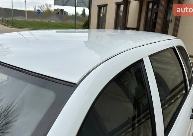 Белый ВАЗ 1117 Калина, объемом двигателя 1.4 л и пробегом 19 тыс. км за 3590 $, фото 71 на Automoto.ua