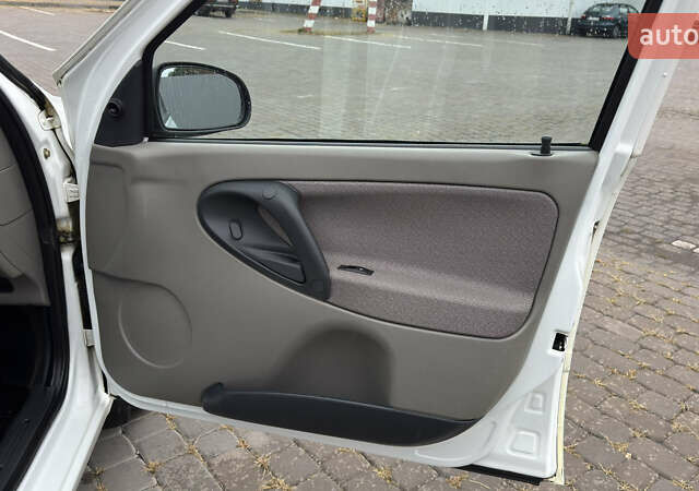 ВАЗ 1117 Калина 2009 в Кременчуге на Automoto.ua Белый ВАЗ 1117 Калина, объемом двигателя 1.4 л и пробегом 19 тыс. км за 3950 $, фото 124 на Automoto.ua