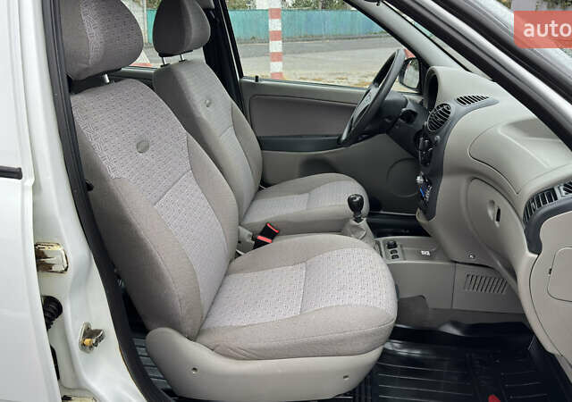 ВАЗ 1117 Калина 2009 в Кременчуге на Automoto.ua Белый ВАЗ 1117 Калина, объемом двигателя 1.4 л и пробегом 19 тыс. км за 3950 $, фото 130 на Automoto.ua