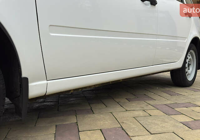 Белый ВАЗ 1117 Калина, объемом двигателя 1.4 л и пробегом 19 тыс. км за 3599 $, фото 77 на Automoto.ua