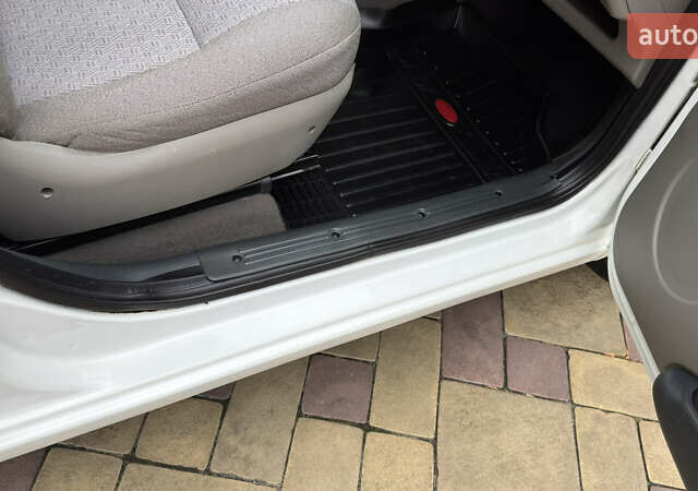 Білий ВАЗ 1117 Калина, об'ємом двигуна 1.4 л та пробігом 19 тис. км за 3590 $, фото 141 на Automoto.ua