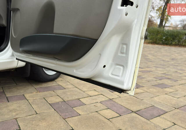 Білий ВАЗ 1117 Калина, об'ємом двигуна 1.4 л та пробігом 19 тис. км за 3950 $, фото 141 на Automoto.ua