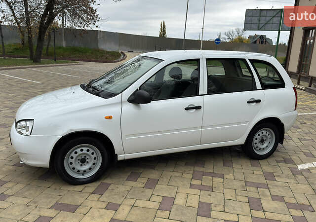 Белый ВАЗ 1117 Калина, объемом двигателя 1.4 л и пробегом 19 тыс. км за 3599 $, фото 3 на Automoto.ua