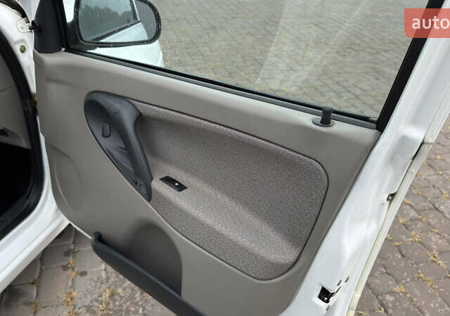 ВАЗ 1117 Калина 2009 в Кременчуге на Automoto.ua Белый ВАЗ 1117 Калина, объемом двигателя 1.4 л и пробегом 19 тыс. км за 3950 $, фото 125 на Automoto.ua