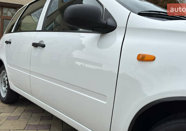 Белый ВАЗ 1117 Калина, объемом двигателя 1.4 л и пробегом 19 тыс. км за 3599 $, фото 39 на Automoto.ua