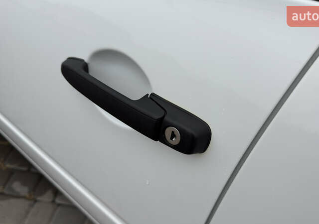 ВАЗ 1117 Калина 2009 в Кременчуге на Automoto.ua Белый ВАЗ 1117 Калина, объемом двигателя 1.4 л и пробегом 19 тыс. км за 3950 $, фото 69 на Automoto.ua