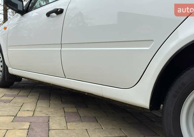 Белый ВАЗ 1117 Калина, объемом двигателя 1.4 л и пробегом 19 тыс. км за 3700 $, фото 69 на Automoto.ua