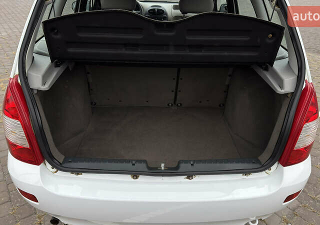 ВАЗ 1117 Калина 2009 в Кременчуге на Automoto.ua Белый ВАЗ 1117 Калина, объемом двигателя 1.4 л и пробегом 19 тыс. км за 3950 $, фото 142 на Automoto.ua