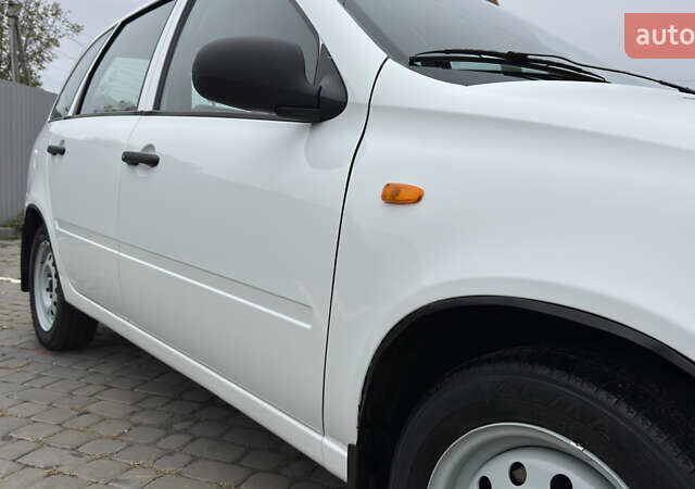 ВАЗ 1117 Калина 2009 в Кременчуге на Automoto.ua Белый ВАЗ 1117 Калина, объемом двигателя 1.4 л и пробегом 19 тыс. км за 3950 $, фото 37 на Automoto.ua