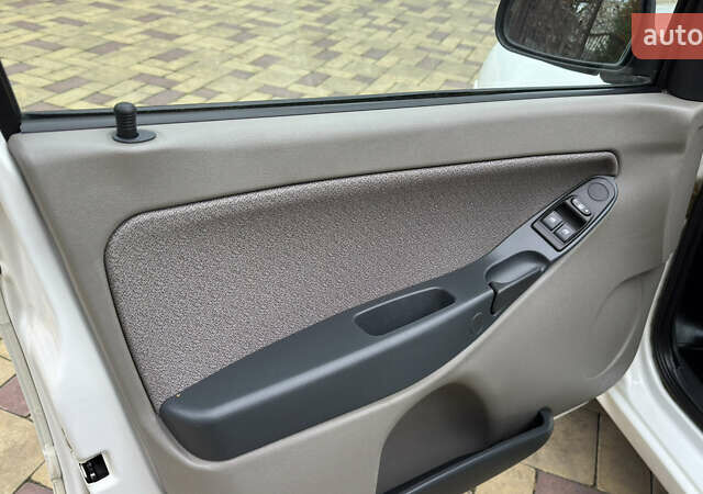 Білий ВАЗ 1117 Калина, об'ємом двигуна 1.4 л та пробігом 19 тис. км за 3590 $, фото 81 на Automoto.ua