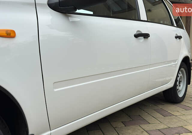 Білий ВАЗ 1117 Калина, об'ємом двигуна 1.4 л та пробігом 19 тис. км за 3950 $, фото 76 на Automoto.ua