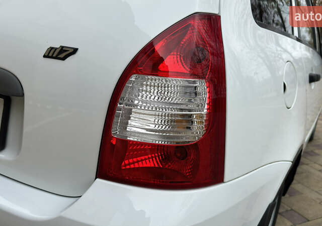 Белый ВАЗ 1117 Калина, объемом двигателя 1.4 л и пробегом 19 тыс. км за 3599 $, фото 52 на Automoto.ua