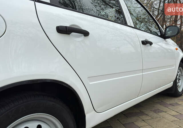 Белый ВАЗ 1117 Калина, объемом двигателя 1.4 л и пробегом 19 тыс. км за 3700 $, фото 49 на Automoto.ua