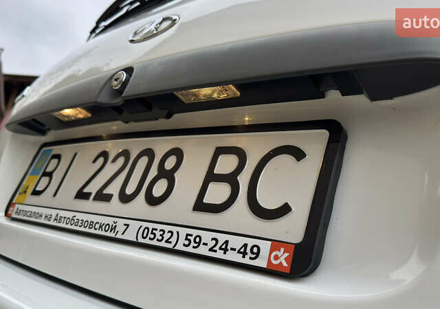 Белый ВАЗ 1117 Калина, объемом двигателя 1.4 л и пробегом 19 тыс. км за 3599 $, фото 174 на Automoto.ua