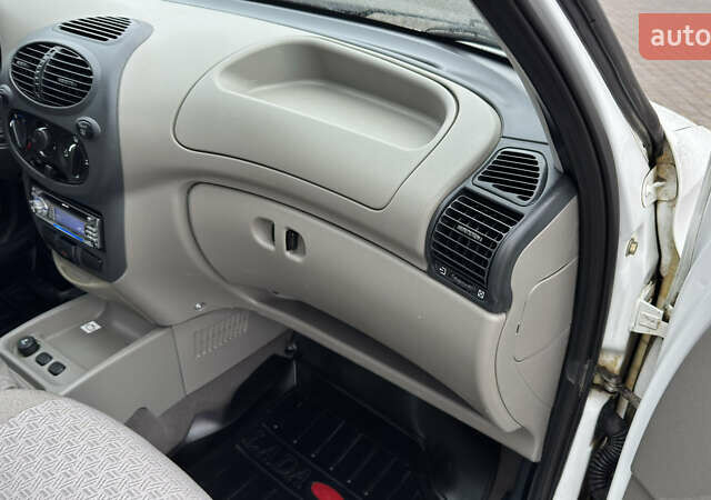 ВАЗ 1117 Калина 2009 в Кременчуге на Automoto.ua Белый ВАЗ 1117 Калина, объемом двигателя 1.4 л и пробегом 19 тыс. км за 3950 $, фото 132 на Automoto.ua