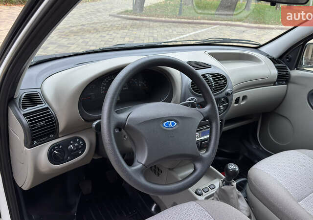 Білий ВАЗ 1117 Калина, об'ємом двигуна 1.4 л та пробігом 19 тис. км за 3950 $, фото 92 на Automoto.ua