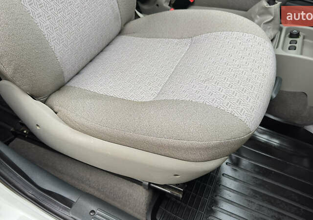 Белый ВАЗ 1117 Калина, объемом двигателя 1.4 л и пробегом 19 тыс. км за 3700 $, фото 149 на Automoto.ua