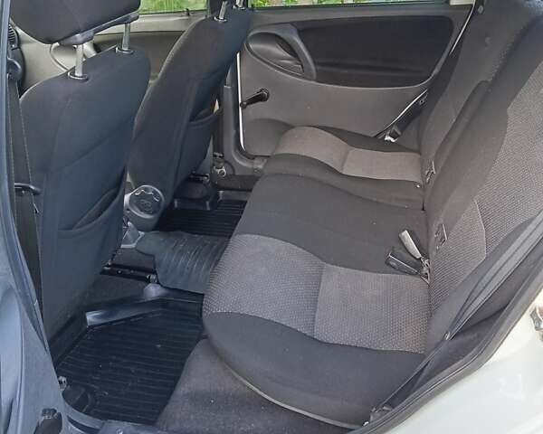 Белый ВАЗ 1117 Калина, объемом двигателя 1.6 л и пробегом 120 тыс. км за 3100 $, фото 3 на Automoto.ua