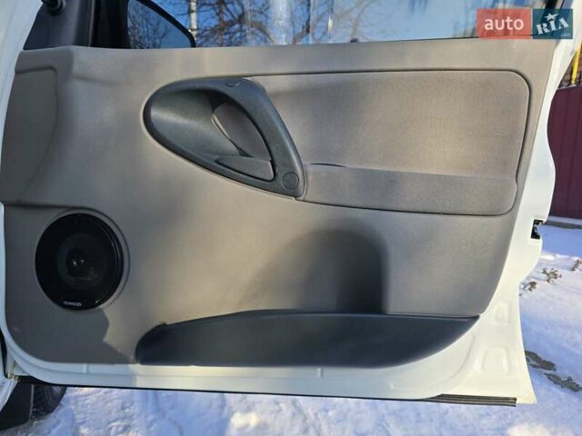 Белый ВАЗ 1117 Калина, объемом двигателя 1.39 л и пробегом 38 тыс. км за 3500 $, фото 53 на Automoto.ua