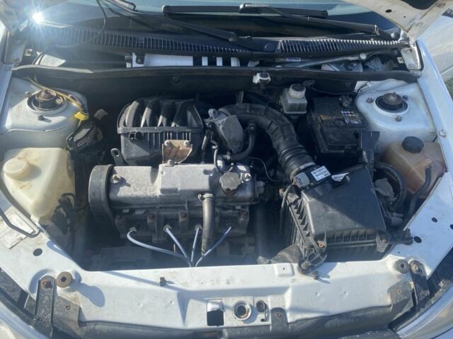 Белый ВАЗ 1117 Калина, объемом двигателя 1.6 л и пробегом 100 тыс. км за 1700 $, фото 5 на Automoto.ua