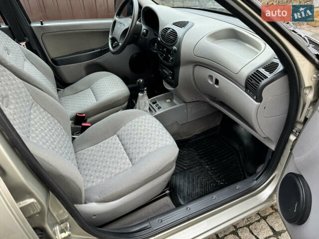 Бежевый ВАЗ 1117 Калина, объемом двигателя 1.6 л и пробегом 60 тыс. км за 3550 $, фото 29 на Automoto.ua