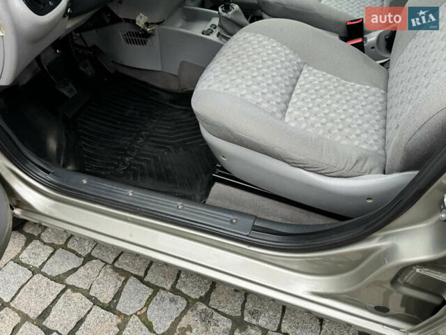 Бежевый ВАЗ 1117 Калина, объемом двигателя 1.6 л и пробегом 60 тыс. км за 3550 $, фото 23 на Automoto.ua