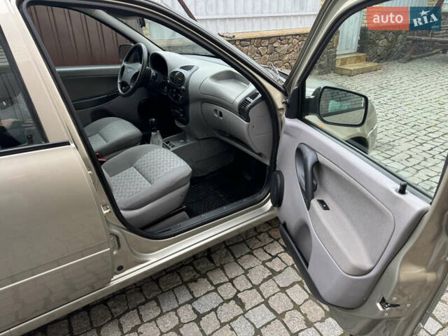 Бежевый ВАЗ 1117 Калина, объемом двигателя 1.6 л и пробегом 60 тыс. км за 3550 $, фото 32 на Automoto.ua