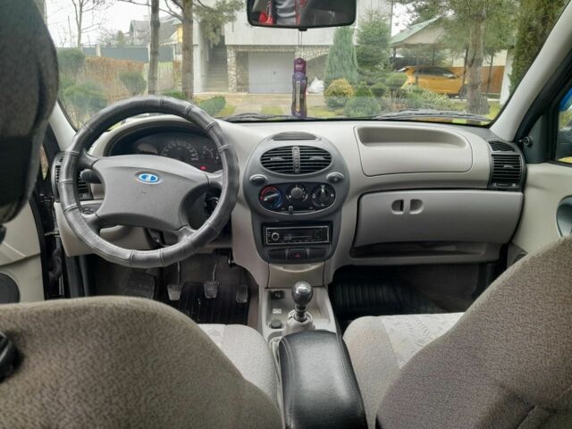 Черный ВАЗ 1117 Калина, объемом двигателя 1.4 л и пробегом 129 тыс. км за 2499 $, фото 7 на Automoto.ua