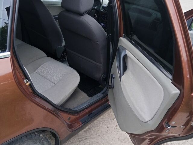 Коричневый ВАЗ 1117 Калина, объемом двигателя 1.4 л и пробегом 312 тыс. км за 2300 $, фото 8 на Automoto.ua