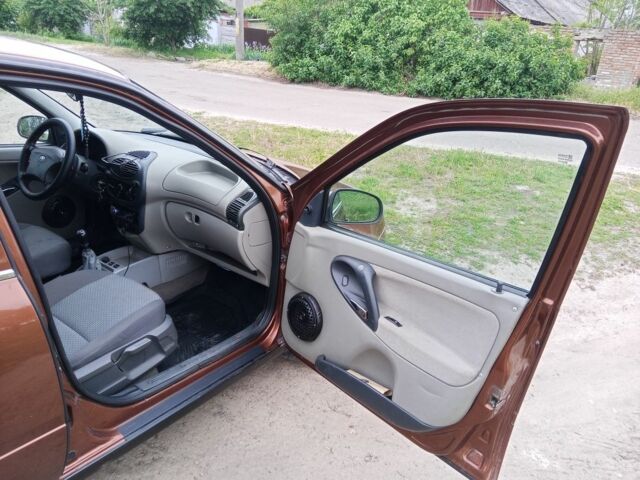 Коричневый ВАЗ 1117 Калина, объемом двигателя 1.4 л и пробегом 312 тыс. км за 2300 $, фото 6 на Automoto.ua